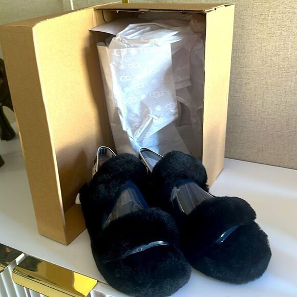 UGG Oh Yeah Sandalsโโ Black, Fluffy & Chic - Picture 17 of 17